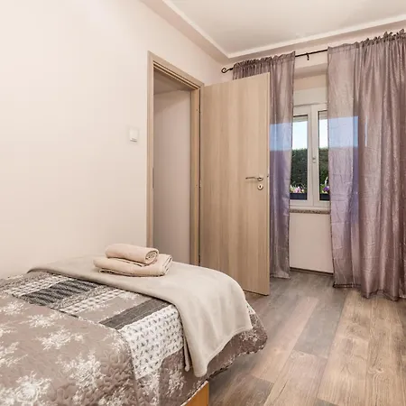 3 Bedroom Awesome In Appartamento *