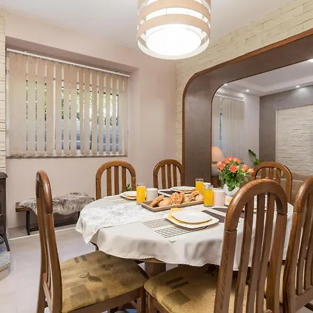 3 Bedroom Awesome In Appartamento