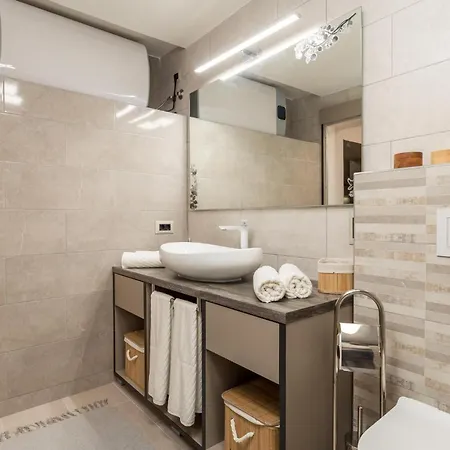 Stunning In With Kitchen Apartment