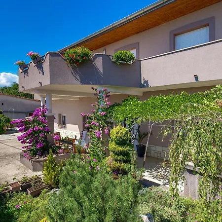 Appartamento 3 Bedroom Awesome In Fiume