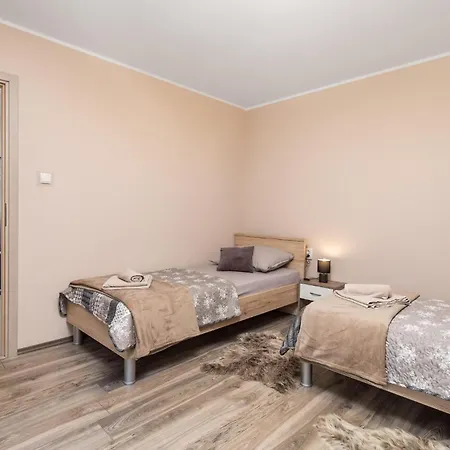 3 Bedroom Awesome In Appartamento *