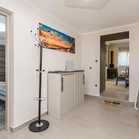 Appartamento 3 Bedroom Awesome In Fiume